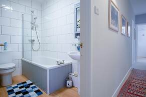 Beachcomber Seaside Apartment - 2 Bedroom - Tenby