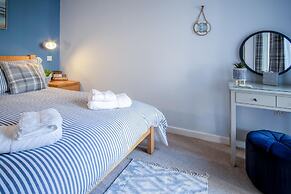 Beachcomber Seaside Apartment - 2 Bedroom - Tenby