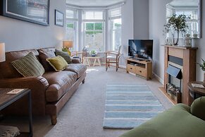Beachcomber Seaside Apartment - 2 Bedroom - Tenby