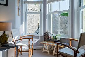 Beachcomber Seaside Apartment - 2 Bedroom - Tenby