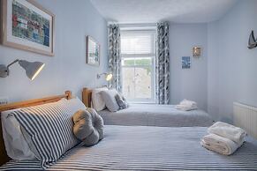 Beachcomber Seaside Apartment - 2 Bedroom - Tenby