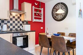 Beachcomber Seaside Apartment - 2 Bedroom - Tenby