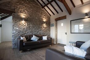The Old Stables - 3 Bedroom Cottage - Angle