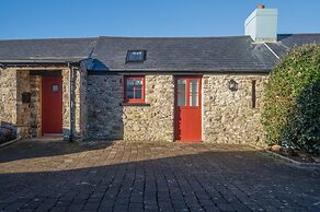 The Old Stables - 3 Bedroom Cottage - Angle