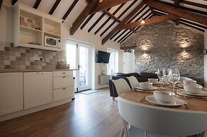 The Old Stables - 3 Bedroom Cottage - Angle