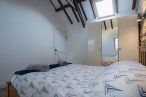 The Old Stables - 3 Bedroom Cottage - Angle