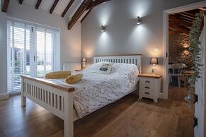 The Old Stables - 3 Bedroom Cottage - Angle