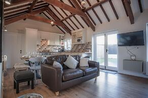 The Old Stables - 3 Bedroom Cottage - Angle