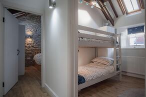 The Old Stables - 3 Bedroom Cottage - Angle
