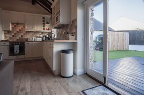 The Old Stables - 3 Bedroom Cottage - Angle