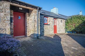 The Old Stables - 3 Bedroom Cottage - Angle