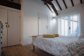 The Old Stables - 3 Bedroom Cottage - Angle