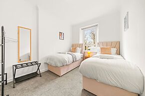 Cosy and Bright 3-Bedroom Flat