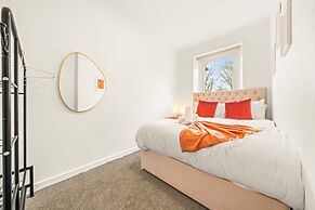 Cosy and Bright 3-Bedroom Flat