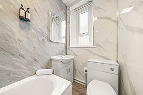 Cosy and Bright 3-Bedroom Flat