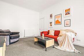 Cosy and Bright 3-Bedroom Flat