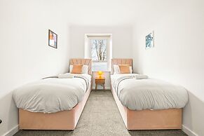 Cosy and Bright 3-Bedroom Flat