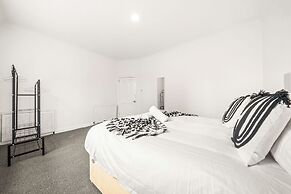 Cosy and Bright 3-Bedroom Flat