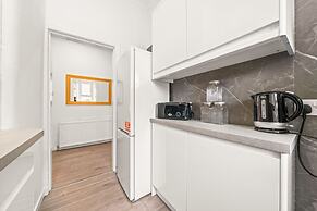 Cosy and Bright 3-Bedroom Flat