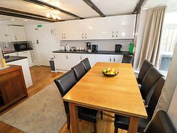 Cosy Cottage in Harvington