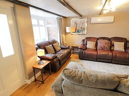 Cosy Cottage in Harvington