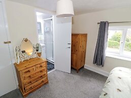 Cosy Cottage in Harvington