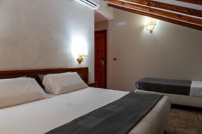 MALIA HOME