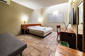 MALIA HOME
