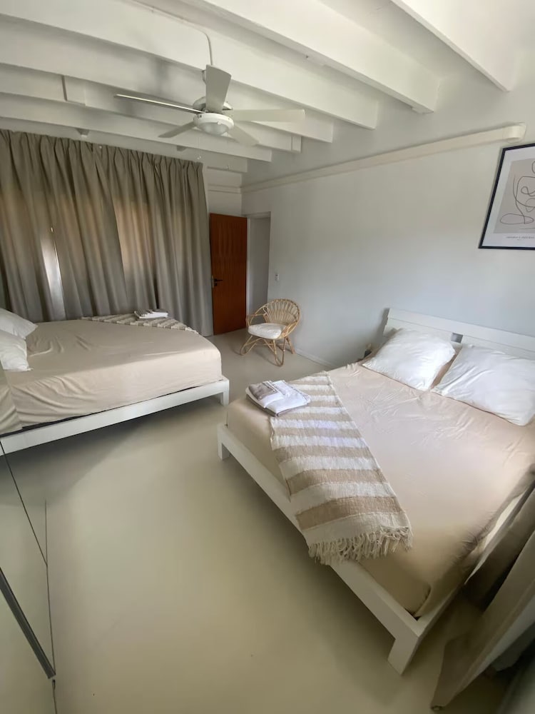 Palm Beach Vacaysuites - Coconut Suite - Top Floor