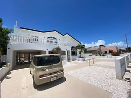 Palm Beach Vacaysuites - Coconut Suite - Top Floor