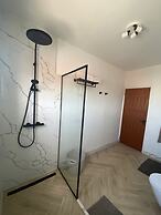 Palm Beach Vacaysuites - Coconut Suite - Top Floor
