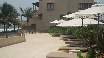 Minimalist elegance by the beach