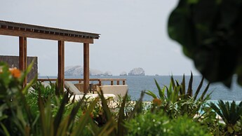 Minimalist elegance by the beach