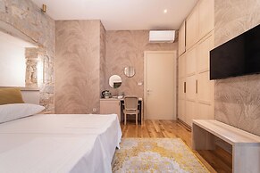 Tifani Luxury Rooms 3