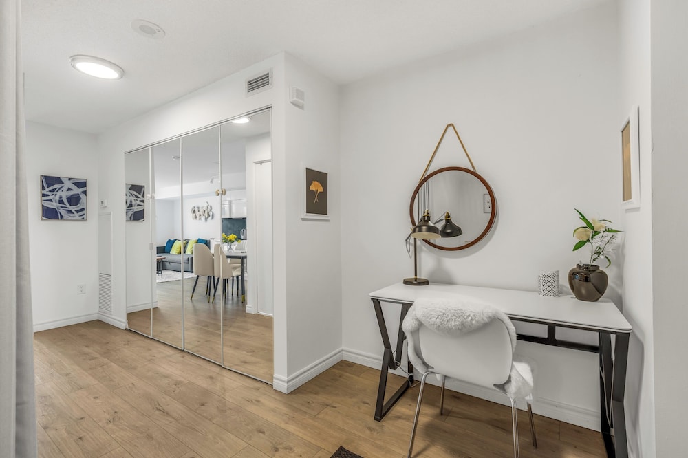 Toronto Harbour Suites