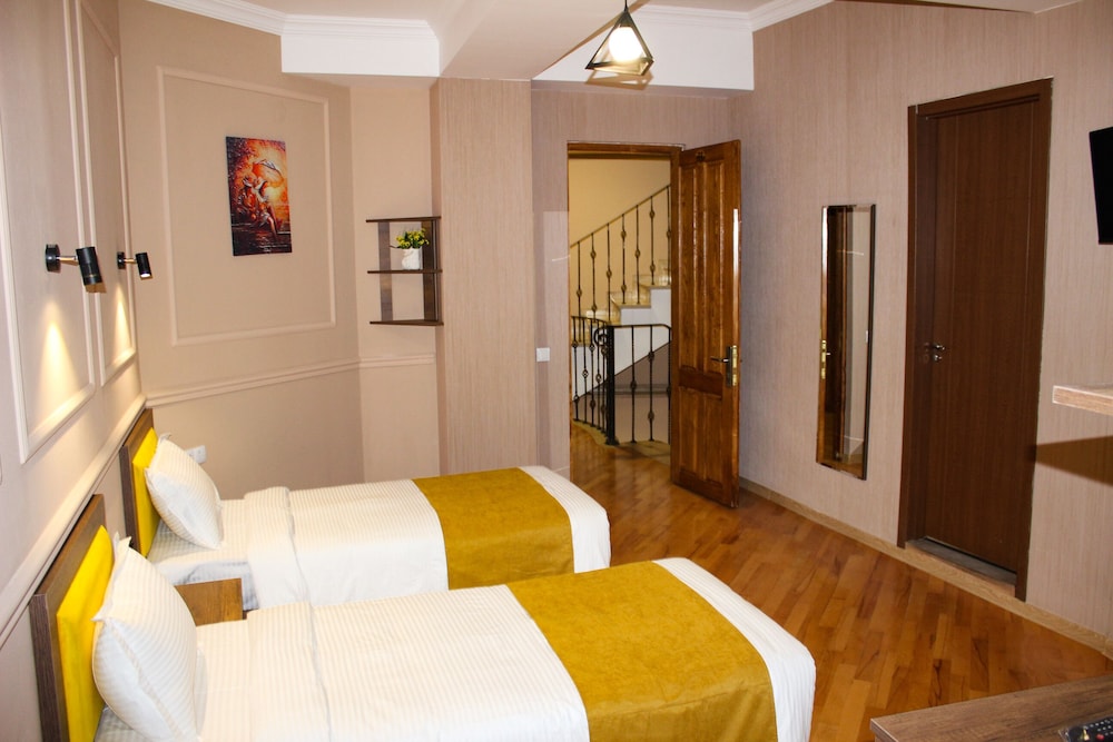 Hugo Boutique Hotel