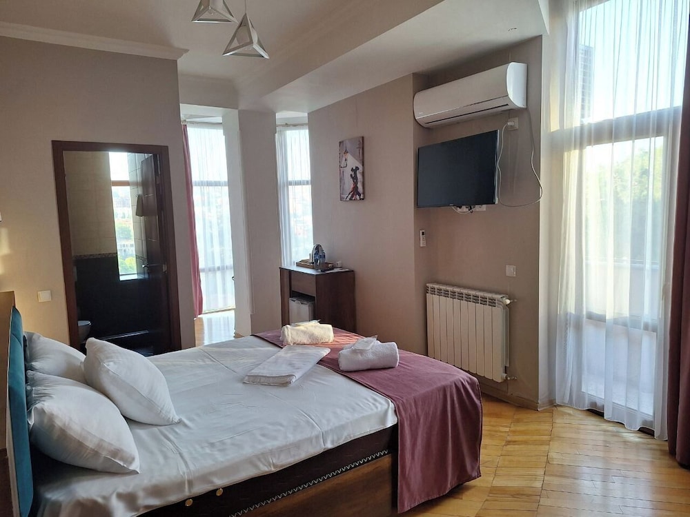 Hugo Boutique Hotel