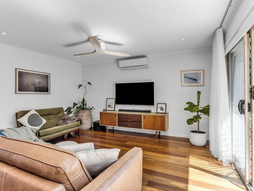 Kirra Shores Coastal Hideaway