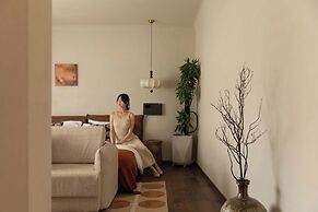 Shangri-la Nine Shepherds Oxygen Retreat