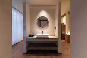 Shangri-la Nine Shepherds Oxygen Retreat