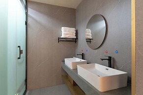 Shangri-la Nine Shepherds Oxygen Retreat