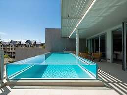 Beautiful Apt with a Pool