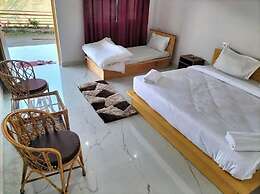 MahaGauri Hotel & Resort