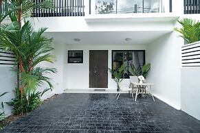 Awesome 3bd Townhouse with a patio