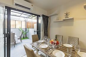 Awesome 3bd Townhouse with a patio