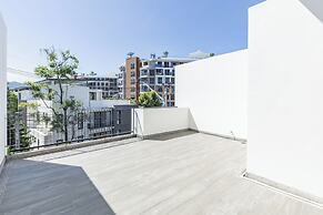 Awesome 3bd Townhouse with a patio
