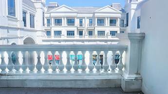 Blue Waves Hotel