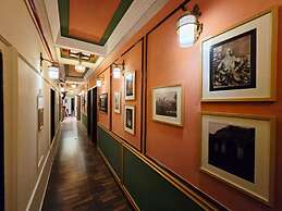 Hotel Trimoorti