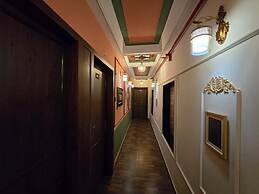 Hotel Trimoorti
