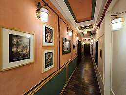 Hotel Trimoorti
